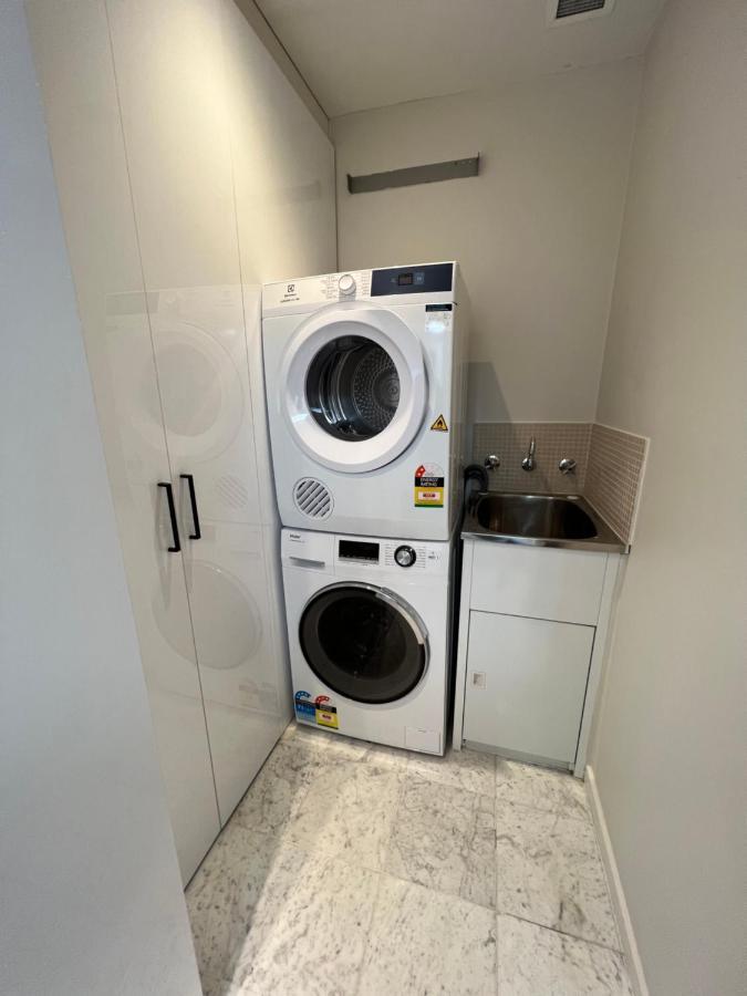 Luxury St Kilda Townhouse In The Sky Apartment Melbourne Bagian luar foto