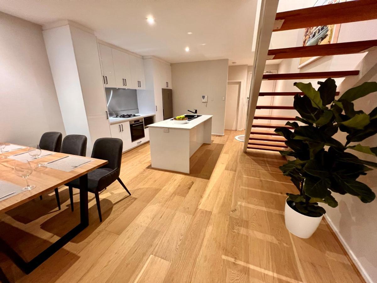 Luxury St Kilda Townhouse In The Sky Apartment Melbourne Bagian luar foto